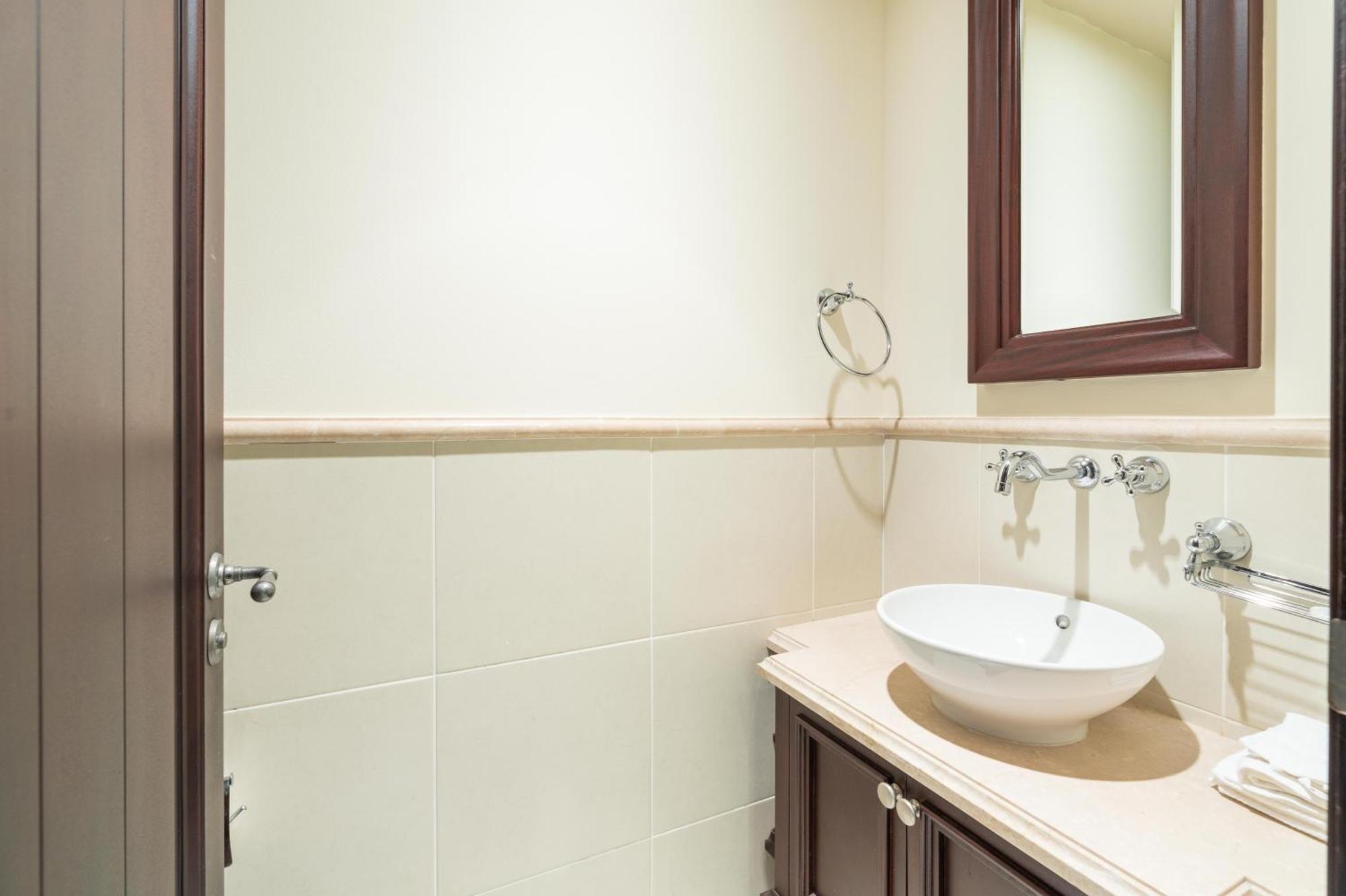 Apartment Burjside Rehan Retreat-1br Near Mall *