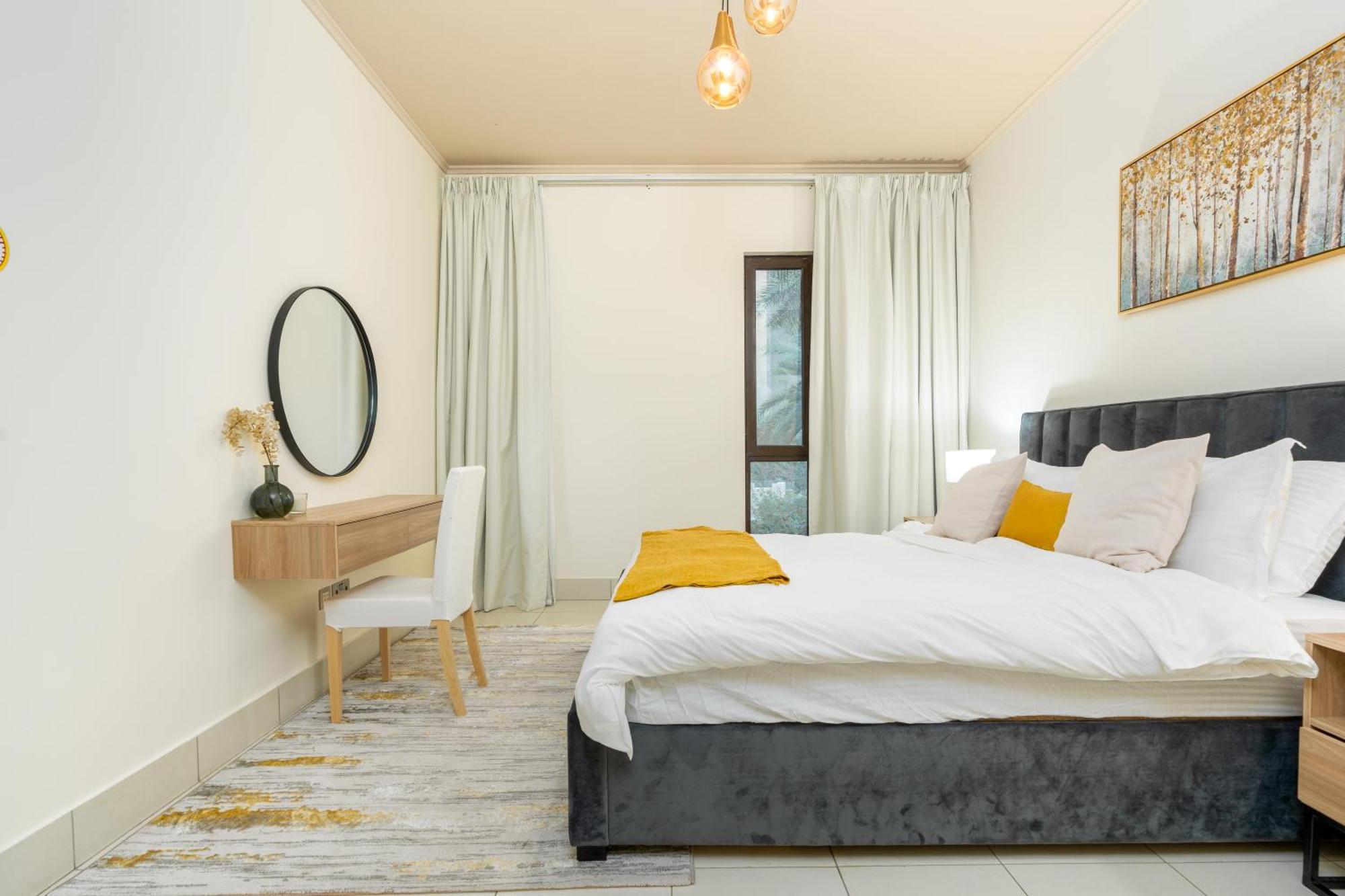 Burjside Rehan Retreat-1br Near Mall Apartment